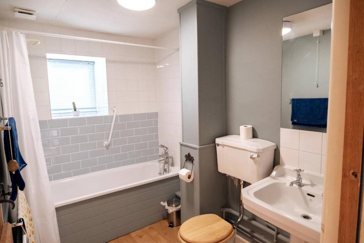 Lovely Property In The Heart Of Somerset, Sleeps 9 Shepton Mallet Dış mekan fotoğraf